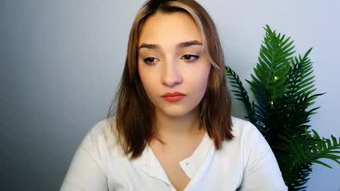 Snapshot of veryveryshygirl chatting on 02-17-26, 01:18 Ana online show from 02-17-26, 01:18