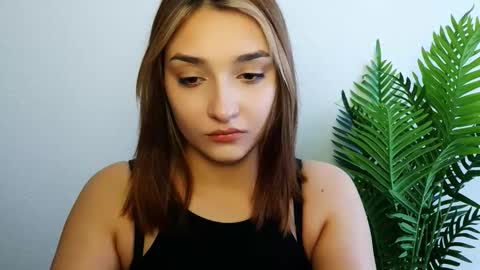 Snapshot of veryveryshygirl chatting on 03-04-26, 01:17 Ana online show from 03-04-26, 01:17