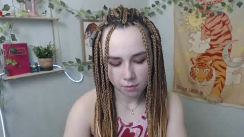 Snapshot of veryveryvery_shy chatting on 05-04-26, 05:25 veryveryvery_shy online show from 05-04-26, 05:25