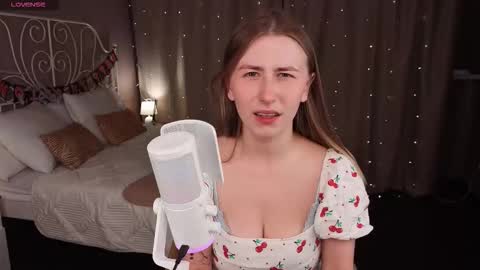 Snapshot of vespera_celeste chatting on 11-06-25, 06:36 Celeste online show from 11-06-25, 06:36