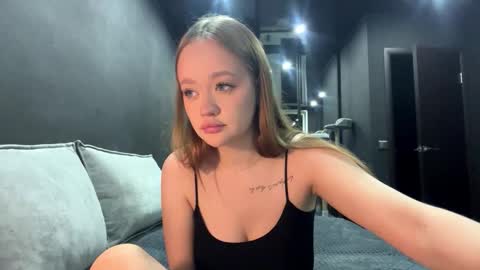 Snapshot of vestaszanto chatting on 11-12-25, 02:28 Esta online show from 11-12-25, 02:28