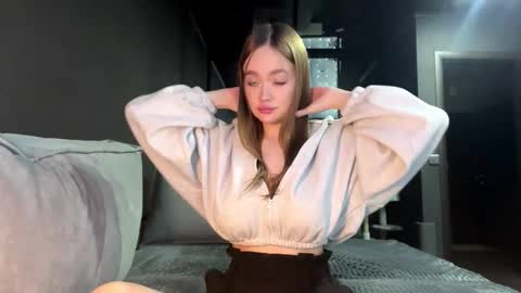 Snapshot of vestaszanto chatting on 11-24-25, 04:29 Esta online show from 11-24-25, 04:29