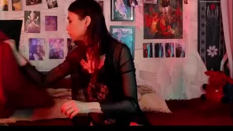 Snapshot of vetansenda chatting on 11-21-25, 09:13 Emiel online show from 11-21-25, 09:13