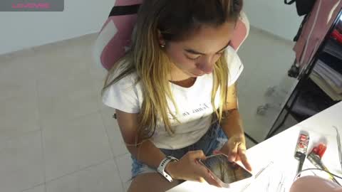 Sofa  online show from 04-26-26, 04:04