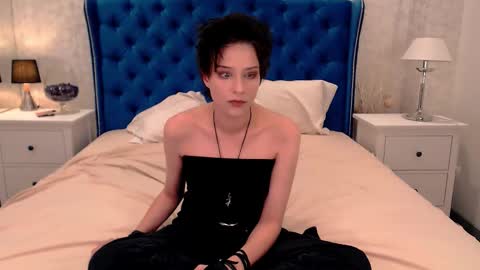 Via online show from 10-08-25, 08:28