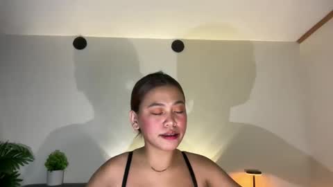 Snapshot of via_olala chatting on 11-05-25, 06:08 via_olala online show from 11-05-25, 06:08