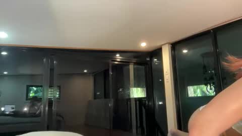 Snapshot of via_olala chatting on 11-06-25, 07:31 via_olala online show from 11-06-25, 07:31