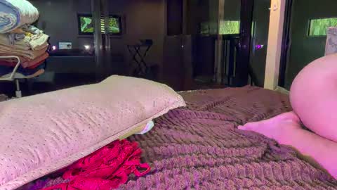 Snapshot of via_olala chatting on 11-12-25, 06:58 via_olala online show from 11-12-25, 06:58