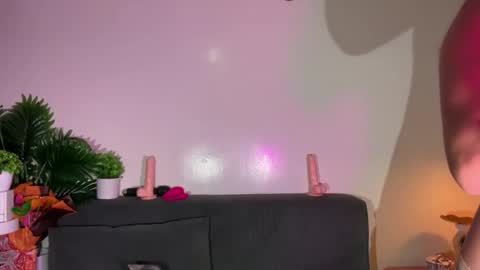 Snapshot of via_olala chatting on 11-19-25, 06:41 via_olala online show from 11-19-25, 06:41