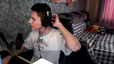 Snapshot of vialeras chatting on 02-13-25, 10:34 vialeras online show from 02-13-25, 10:34