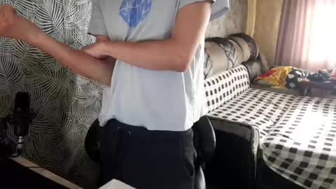 Snapshot of vialeras chatting on 02-15-25, 07:27 vialeras online show from 02-15-25, 07:27