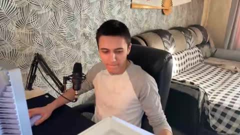 Snapshot of vialeras chatting on 02-23-25, 09:55 vialeras online show from 02-23-25, 09:55