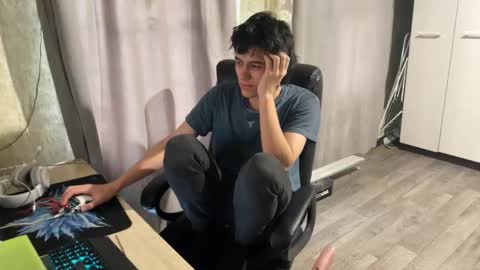 Snapshot of vialeras chatting on 10-06-25, 11:18 vialeras online show from 10-06-25, 11:18