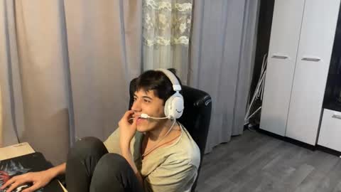 Snapshot of vialeras chatting on 10-16-25, 07:48 vialeras online show from 10-16-25, 07:48