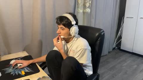 Snapshot of vialeras chatting on 10-20-25, 04:51 vialeras online show from 10-20-25, 04:51