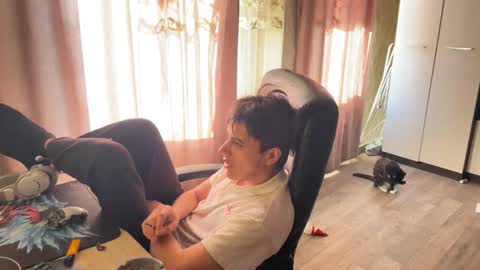 Snapshot of vialeras chatting on 10-21-25, 06:47 vialeras online show from 10-21-25, 06:47