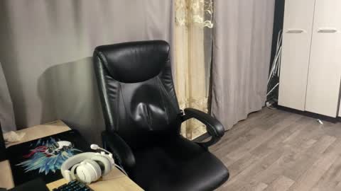 Snapshot of vialeras chatting on 10-26-25, 12:55 vialeras online show from 10-26-25, 12:55