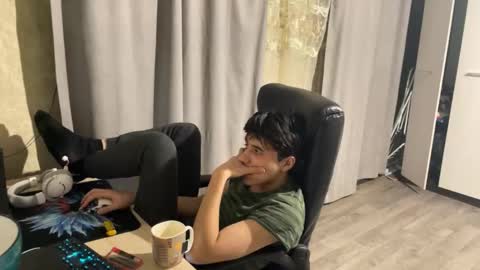 Snapshot of vialeras chatting on 10-27-25, 02:10 vialeras online show from 10-27-25, 02:10