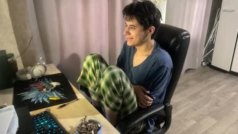 Snapshot of vialeras chatting on 11-03-25, 06:25 vialeras online show from 11-03-25, 06:25