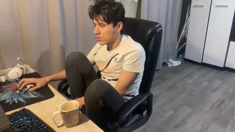 Snapshot of vialeras chatting on 11-06-25, 07:59 vialeras online show from 11-06-25, 07:59