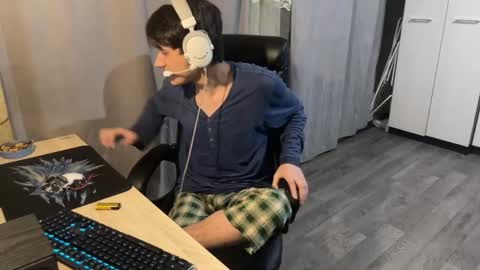 Snapshot of vialeras chatting on 11-10-25, 02:10 vialeras online show from 11-10-25, 02:10