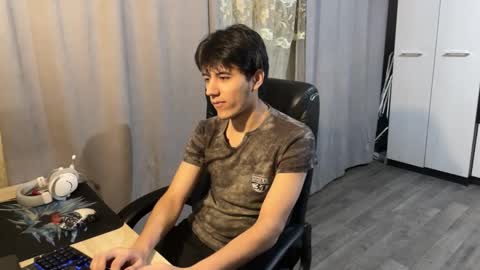 Snapshot of vialeras chatting on 11-15-25, 12:52 vialeras online show from 11-15-25, 12:52