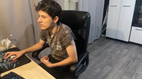 Snapshot of vialeras chatting on 11-17-25, 02:06 vialeras online show from 11-17-25, 02:06