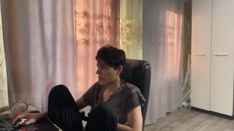 Snapshot of vialeras chatting on 11-18-25, 03:45 vialeras online show from 11-18-25, 03:45