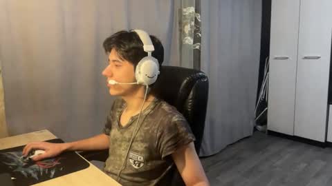 Snapshot of vialeras chatting on 11-19-25, 01:44 vialeras online show from 11-19-25, 01:44