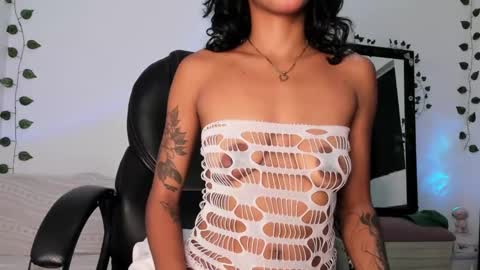 Snapshot of vianka_millerxxx chatting on 01-17-25, 05:32 Vianka online show from 01-17-25, 05:32
