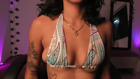 Snapshot of vianka_millerxxx chatting on 01-23-25, 11:37 Vianka online show from 01-23-25, 11:37