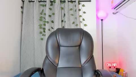 Snapshot of vianka_millerxxx chatting on 01-06-26, 01:09 Vianka online show from 01-06-26, 01:09