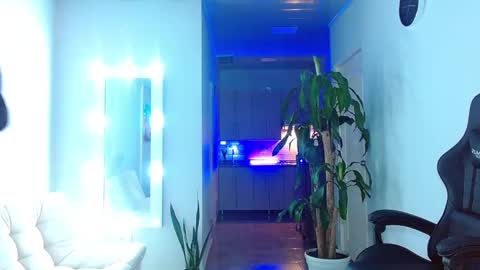 Snapshot of viannca__ chatting on 12-22-24, 01:12 Ariana  online show from 12-22-24, 01:12