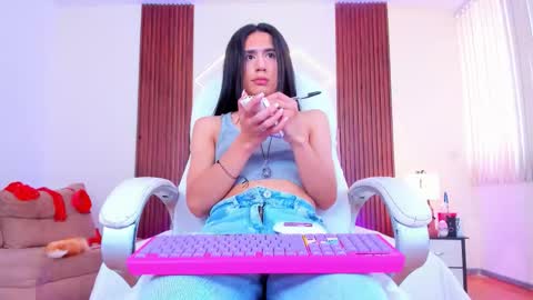 Snapshot of viannca__ chatting on 09-25-25, 02:32 Ariana  online show from 09-25-25, 02:32