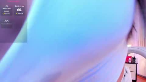 Snapshot of viannca__ chatting on 09-26-25, 10:47 Ariana  online show from 09-26-25, 10:47