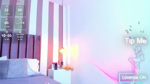 Snapshot of viannca__ chatting on 10-19-25, 05:35 Ariana  online show from 10-19-25, 05:35