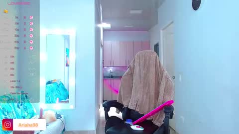 Snapshot of viannca__ chatting on 10-25-25, 04:46 Ariana  online show from 10-25-25, 04:46