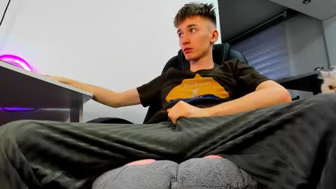 Snapshot of vibemygirl chatting on 02-20-25, 11:53 vibemygirl online show from 02-20-25, 11:53