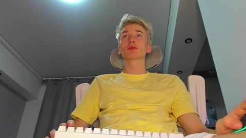 Snapshot of vibemygirl chatting on 10-15-25, 11:43 vibemygirl online show from 10-15-25, 11:43