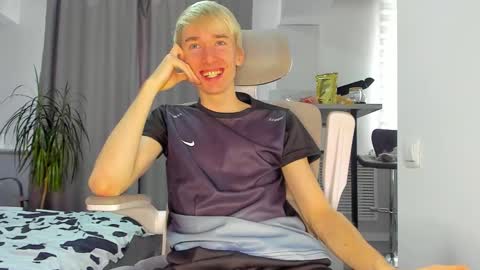 Snapshot of vibemygirl chatting on 11-22-25, 06:12 vibemygirl online show from 11-22-25, 06:12