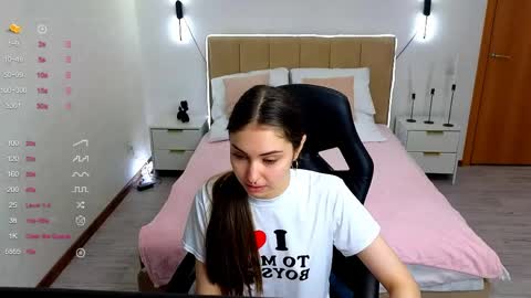 Snapshot of vibetwinkle chatting on 05-12-26, 08:11 vibetwinkle online show from 05-12-26, 08:11