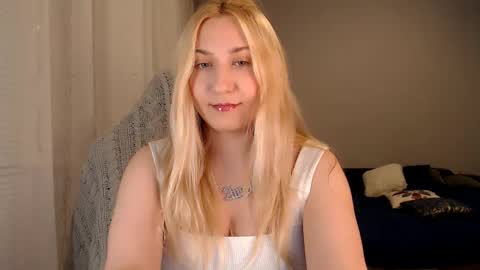 Amelia online show from 10-11-25, 07:01