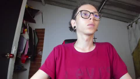 Snapshot of vicent_brais chatting on 02-15-26, 03:58 Vicent Brais online show from 02-15-26, 03:58