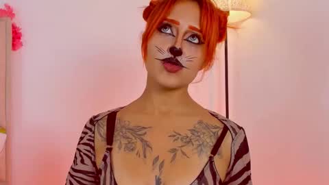 Snapshot of vicioushorse33 chatting on 10-28-25, 11:07 Sophie and Stan online show from 10-28-25, 11:07