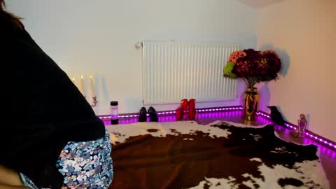 ViciousQueenu can call me Laura online show from 11-22-25, 07:40