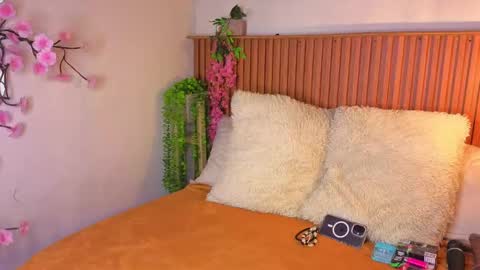 Snapshot of vicky_bass chatting on 09-20-25, 07:15 VICTORIA online show from 09-20-25, 07:15