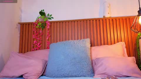 Snapshot of vicky_bass chatting on 10-17-25, 06:21 VICTORIA online show from 10-17-25, 06:21