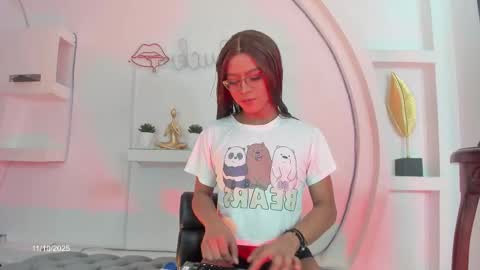 Snapshot of vicky_hottman chatting on 10-12-25, 05:06 vicky_hottman online show from 10-12-25, 05:06