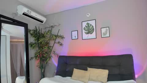 Snapshot of vicky_kittyy chatting on 10-17-25, 07:38 Amy online show from 10-17-25, 07:38