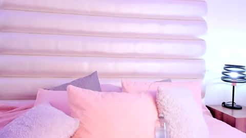 Snapshot of vickyharlow chatting on 07-16-26, 11:27 Vicky online show from 07-16-26, 11:27